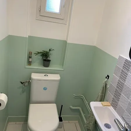 Apartment Cosy Modern - 1 Minute Walk From Train Station *