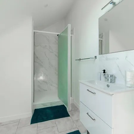 Cosy Modern - 1 Minute Walk From Train Station Creil