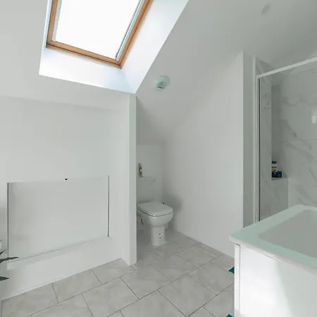Cosy Modern - 1 Minute Walk From Train Station * Creil