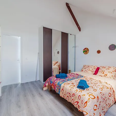 Cosy Modern - 1 Minute Walk From Train Station Apartment Creil