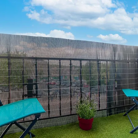 Cosy Modern - 1 Minute Walk From Train Station Apartment *