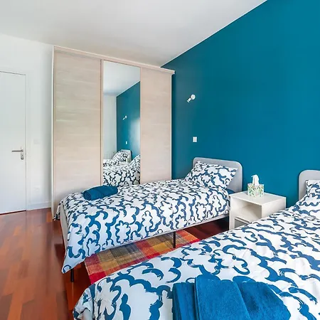 Cosy Modern - 1 Minute Walk From Train Station Apartment *